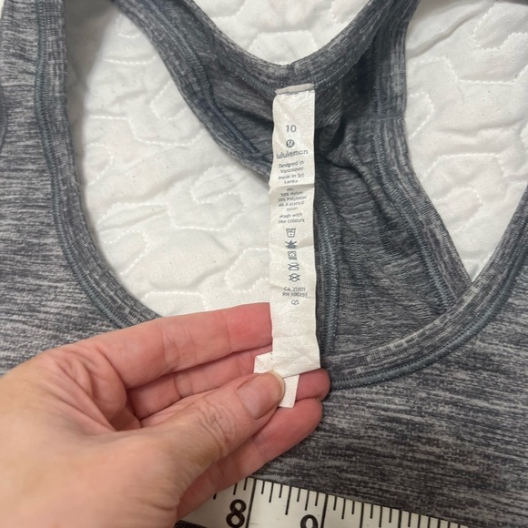 Lululemon Size 10 Swiftly Tech Run
Racerback Heathered Gray Tank Top Shirt - Picture 5 of 16